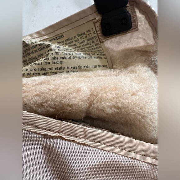 US Military Canteen  2 Qt  1994 with wool lined carrying pouch and adj strap - Picture 9 of 10